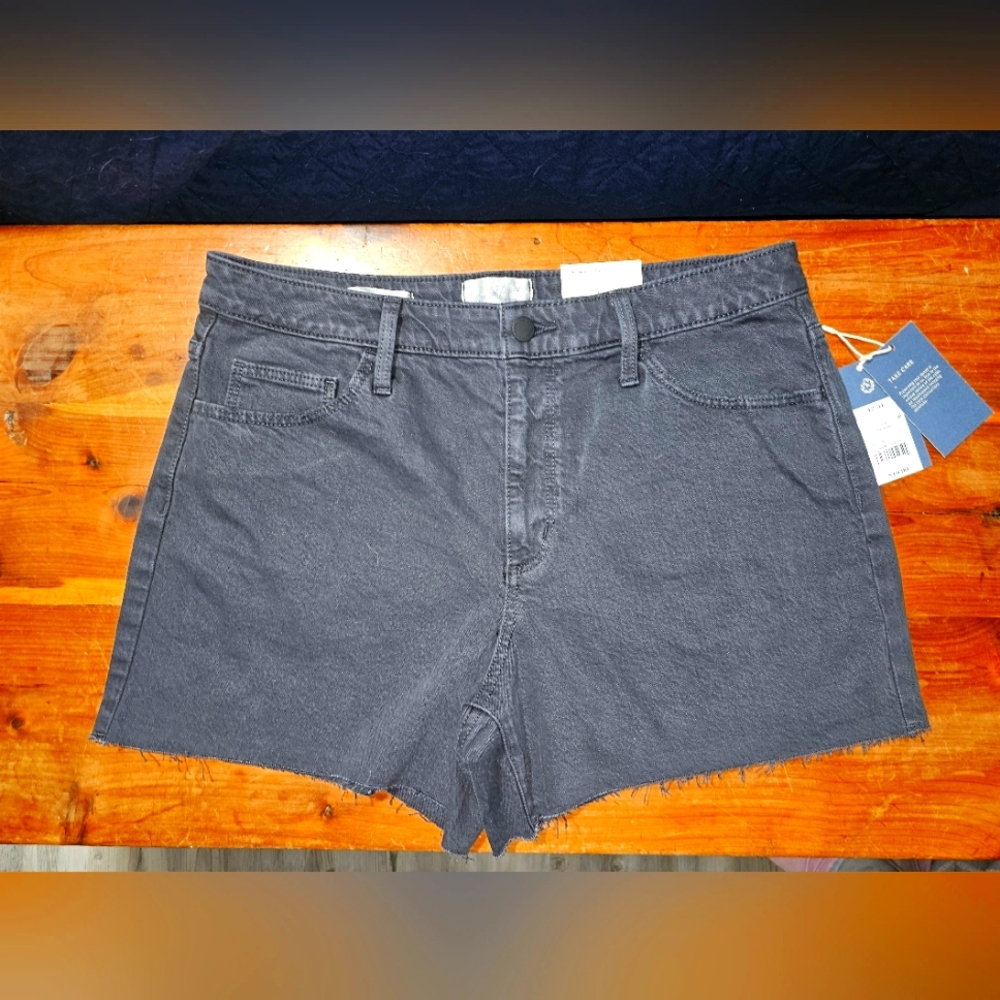 NWT Universal Thread Size 12 black midi jean shorts